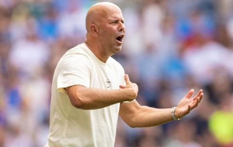 斯洛特否认后防危机，暗示利物浦将签新中卫