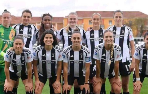 尤文女足夺冠盛典：4-0横扫罗马荣膺双冠王，意甲霸主瞄准欧冠荣耀