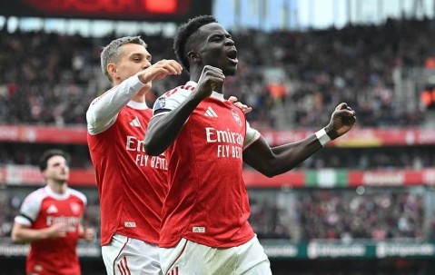 阿森纳登顶积分榜，阵容深度令人羡慕，利物浦夏窗调整未达预期