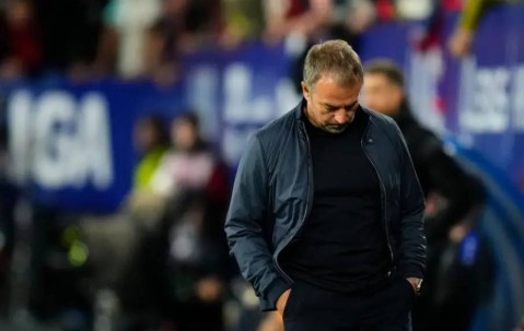 巴萨内部矛盾激化？主帅弗里克质疑球员态度 球员反驳高位战术不适应现状