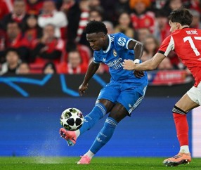 威尼修斯一脚世界波，把穆里尼奥踢上了看台。皇马这次算是在光明球场，把20天前的那笔账给清了