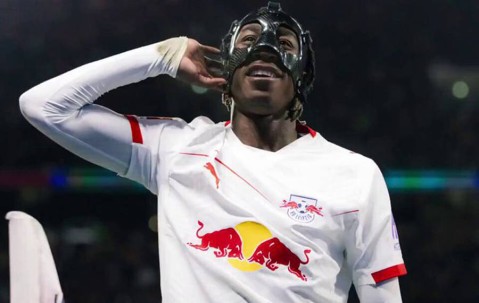 曼联冬窗两潜在引援位置确定！一人标价1亿，阿莫林恐只有最已阵