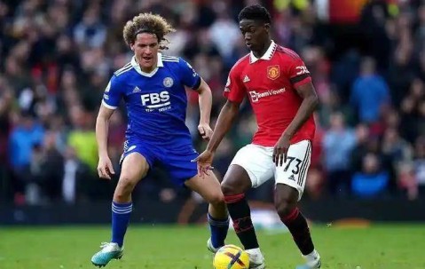 曼联压哨夜遭拒！4000万欧后腰说不，中场困局何解？