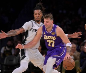 NBA杯-东契奇35分詹姆斯19+15 湖人不敌马刺