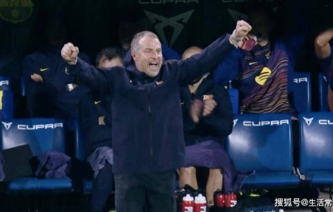 太邋遢！巴萨苦不堪言，西甲大战：费兰轰2球，拉什福德染红